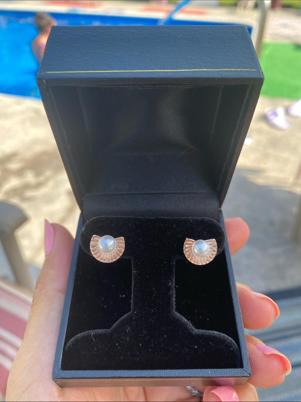Elegant Pearl Fan Stud Earrings - Rose Gold Tone